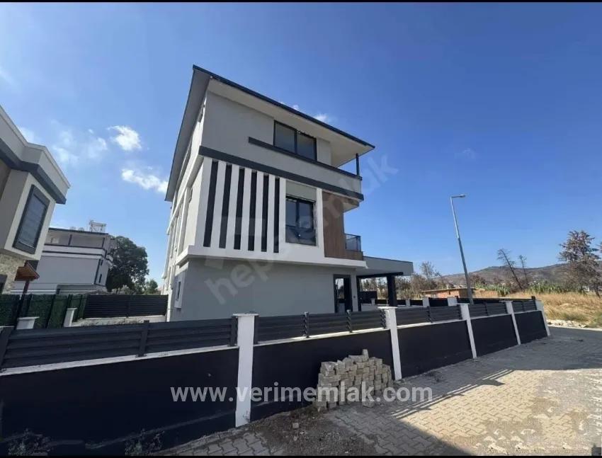 3+1-Zimmer Villa Zu verkaufen in Cumhuriyet Bz. Seferihisar Doğanbey - 195 m²