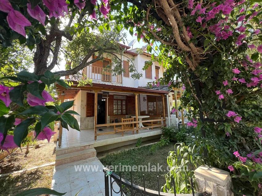 In Özderede, 2 Minuten von der See entfernt, geräumige Villa mit großem Garten, 3+1 Zimmer, zum Verkauf