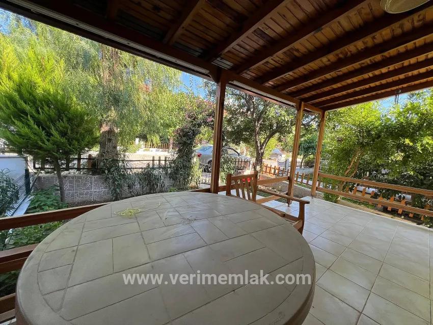 In Özderede, 2 Minuten von der See entfernt, geräumige Villa mit großem Garten, 3+1 Zimmer, zum Verkauf