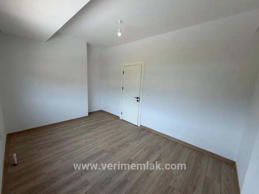 Menderes Gümüldür İnönü Mahallesi In einem exklusiven Komplex | Mit Pool verkäufliche 3+1 Villa