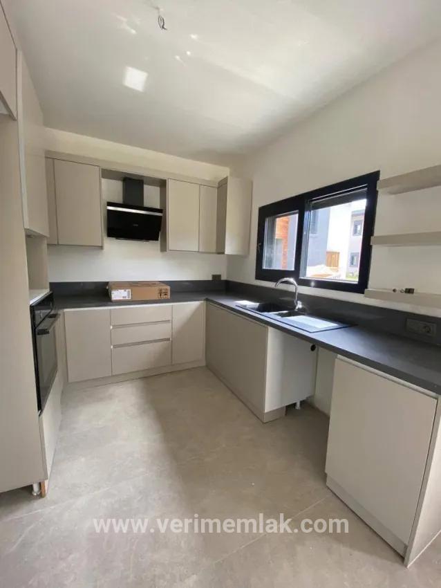 3+1-Zimmer Villa Zu verkaufen in Cumhuriyet Bz. Seferihisar Doğanbey - 288 m²