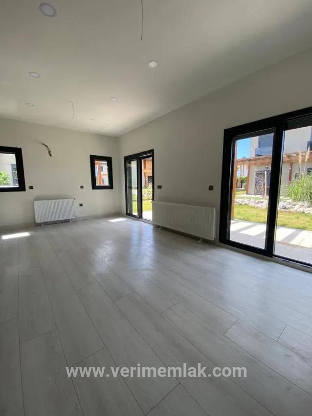 3+1-Zimmer Villa Zu verkaufen in Cumhuriyet Bz. Seferihisar Doğanbey - 288 m²