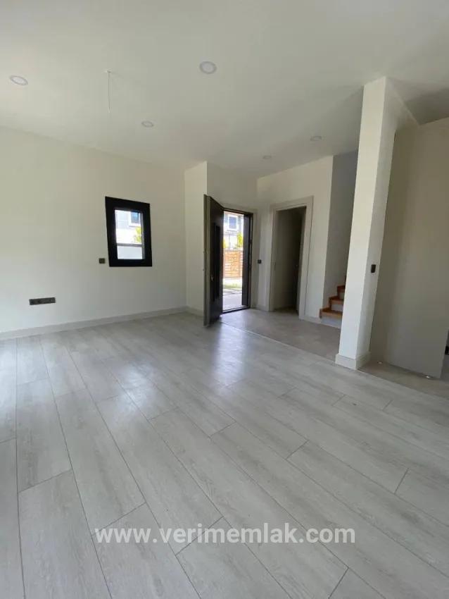 3+1-Zimmer Villa Zu verkaufen in Cumhuriyet Bz. Seferihisar Doğanbey - 288 m²