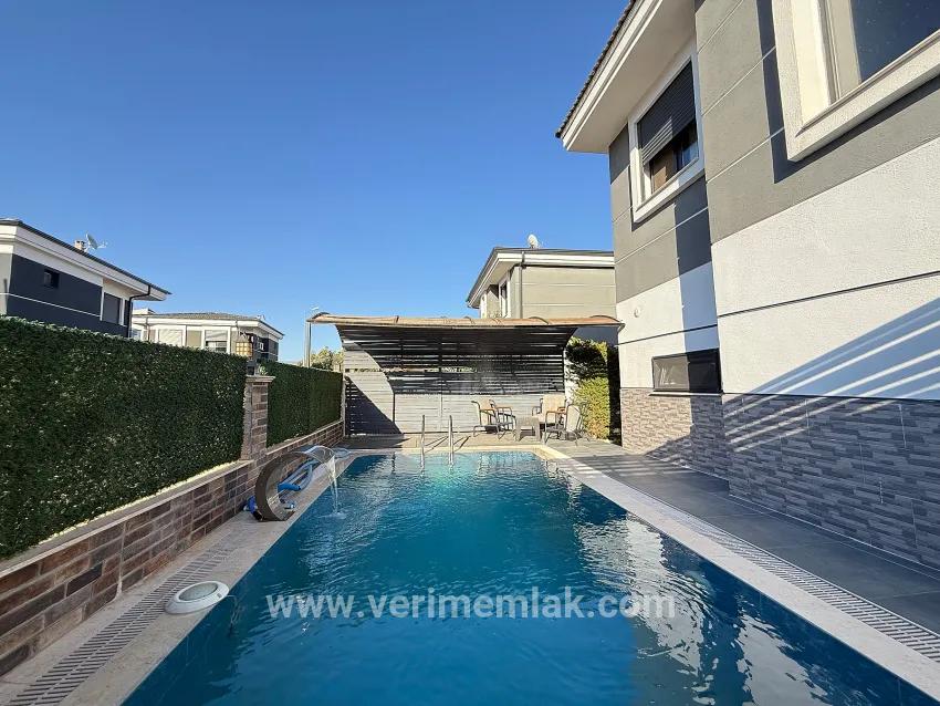 3+1-Zimmer Villa Zu verkaufen in Cumhuriyet Bz. Seferihisar Doğanbey - 360 m²
