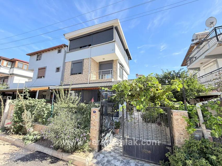 3+1-Zimmer Villa Zu verkaufen in Cumhuriyet Bz. Seferihisar Doğanbey - 215 m²