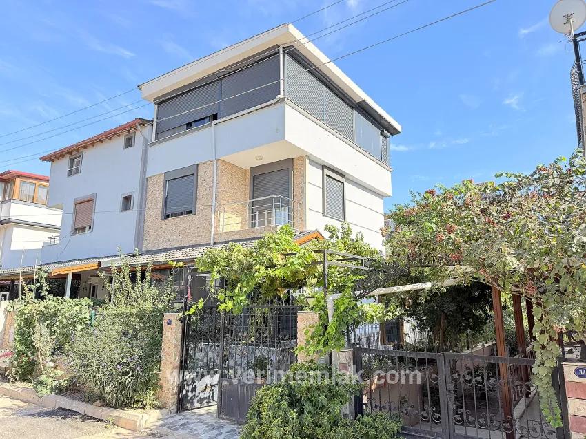 3+1-Zimmer Villa Zu verkaufen in Cumhuriyet Bz. Seferihisar Doğanbey - 215 m²
