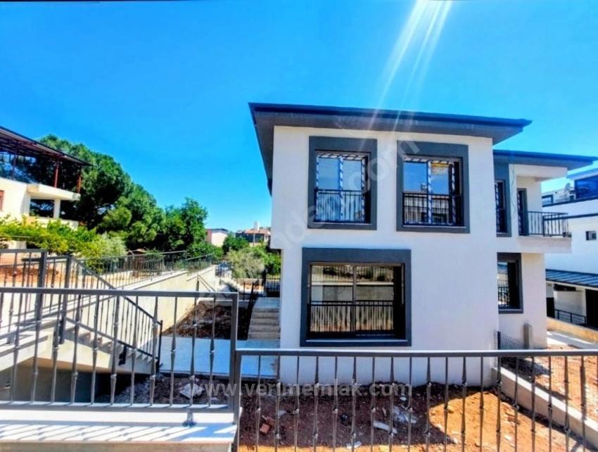 2+1 Sommervilla Mit Großem Garten Zum Verkauf In Seferihisar Payamlı