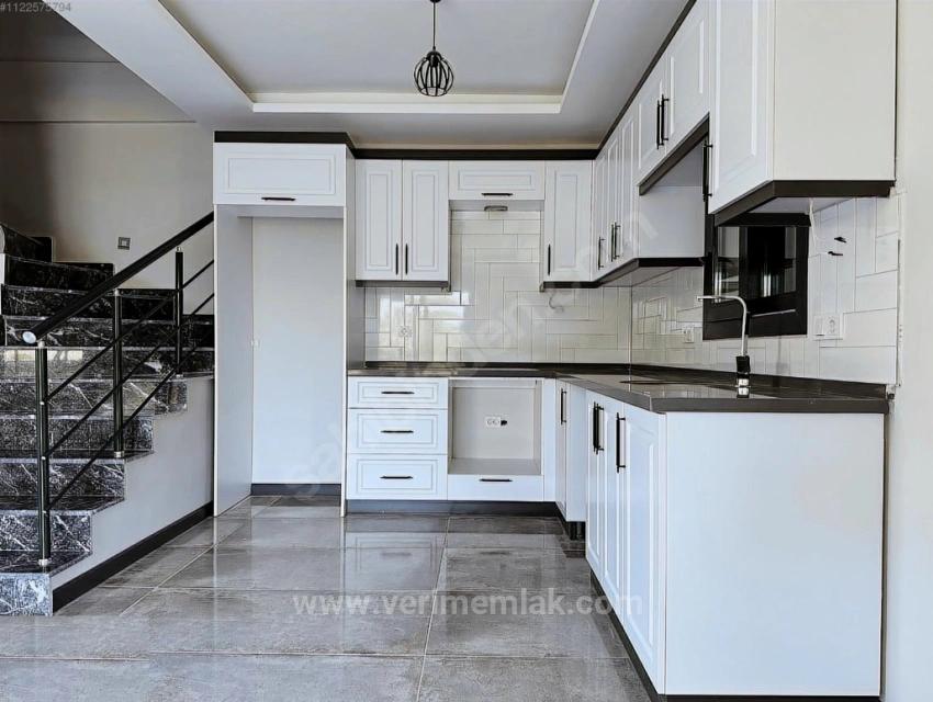 Eckvilla (3+1 Zimmer) In Doğanbey, In Meeresnähe, Mit Grünfläche Vor Dem Haus