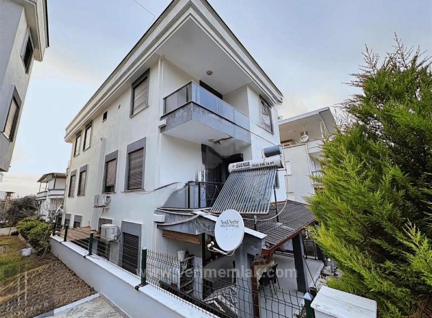 Großzügige 3+1-Maisonette-Wohnung Mit Garten, 500 M Vom Meer Entfernt In Seferihisar, Mersin.