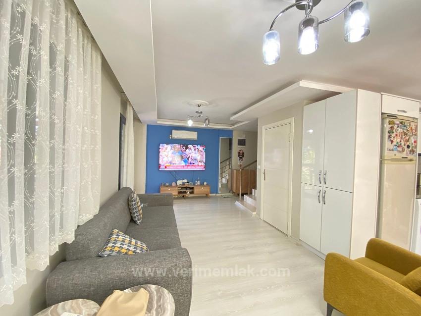 Großzügige 3+1-Maisonette-Wohnung Mit Garten, 500 M Vom Meer Entfernt In Seferihisar, Mersin.
