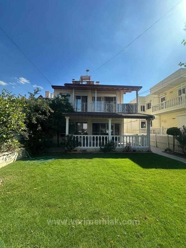 Villa Mit Großem Garten, Direkt Am Strand In Özdere Gelegen