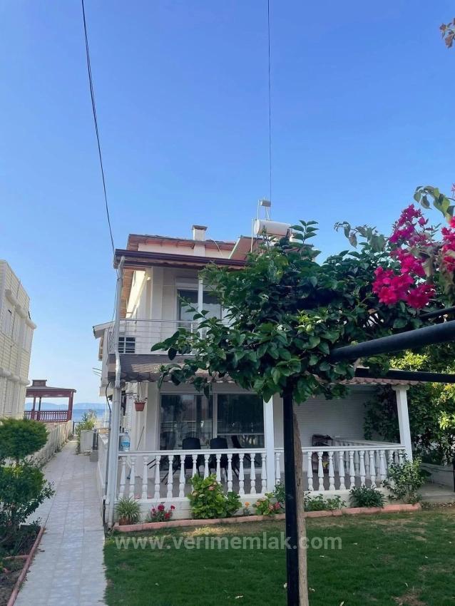 Villa Mit Großem Garten, Direkt Am Strand In Özdere Gelegen