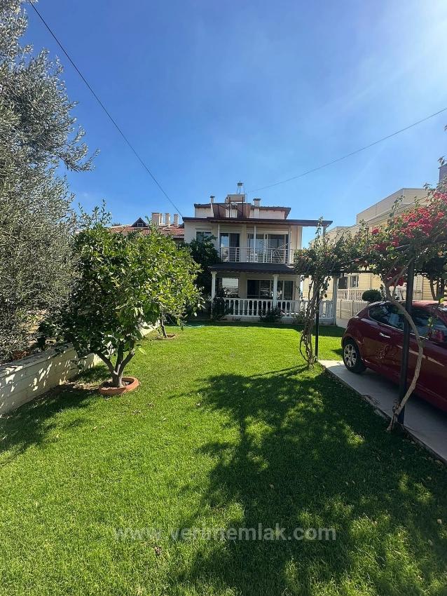 Villa Mit Großem Garten, Direkt Am Strand In Özdere Gelegen