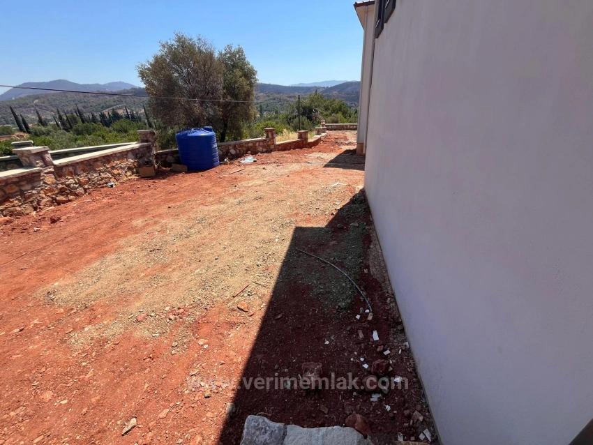 Sommerhaus (3+1) In Doğanbey Zu Verkaufen: Separates Wohnzimmer Und Küche