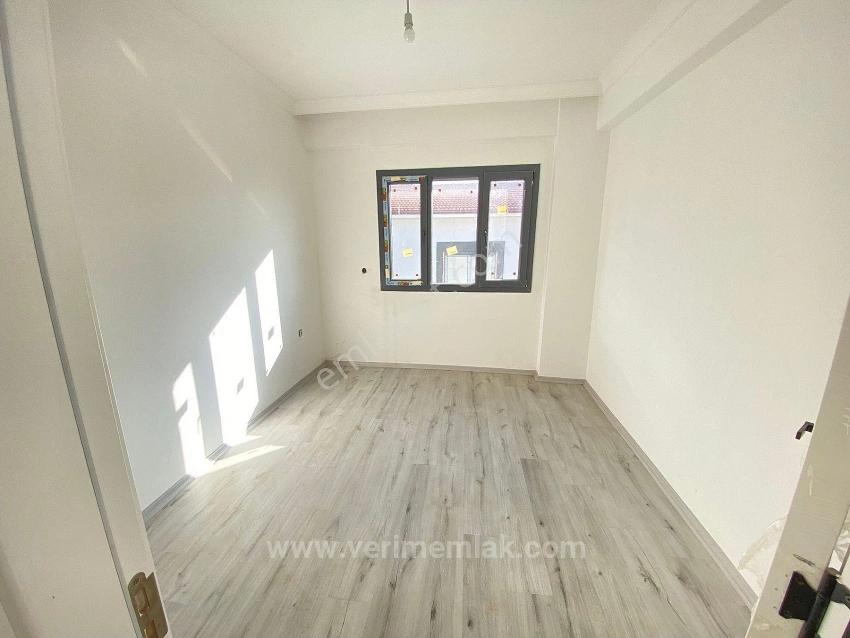 Sommerhaus (3+1) In Doğanbey Zu Verkaufen: Separates Wohnzimmer Und Küche