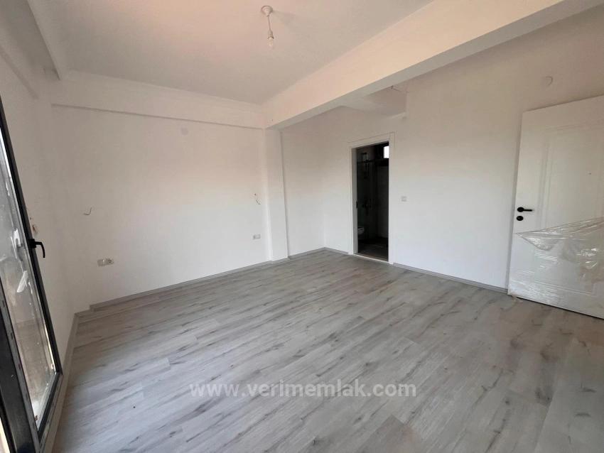 Sommerhaus (3+1) In Doğanbey Zu Verkaufen: Separates Wohnzimmer Und Küche