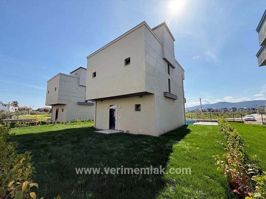 3+1-Zimmer Villa Zu verkaufen in Cumhuriyet Bz. Seferihisar Doğanbey - 300 m²
