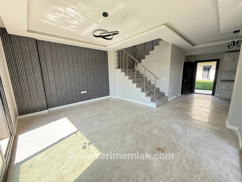 3+1-Zimmer Villa Zu verkaufen in Cumhuriyet Bz. Seferihisar Doğanbey - 300 m²
