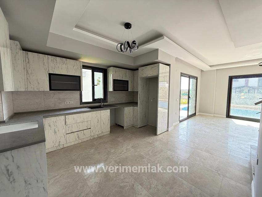 3+1-Zimmer Villa Zu verkaufen in Cumhuriyet Bz. Seferihisar Doğanbey - 300 m²
