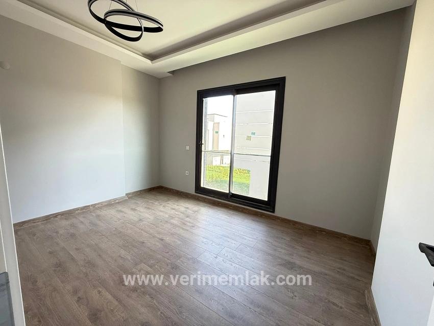 3+1-Zimmer Villa Zu verkaufen in Cumhuriyet Bz. Seferihisar Doğanbey - 300 m²