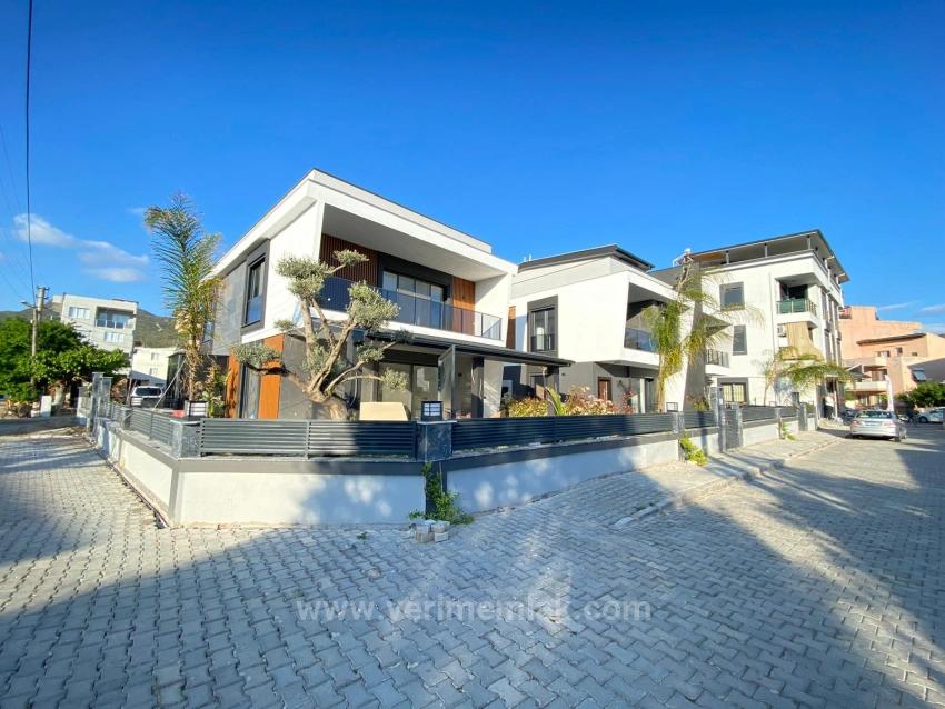 3+1-Zimmer-Villa Mit Fußbodenheizung In Ürkmez, In Meeresnähe, Zu Verkaufen