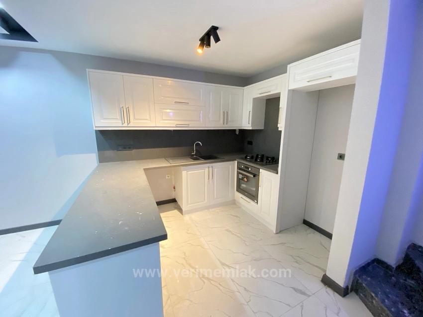 3+1-Zimmer-Villa Mit Fußbodenheizung In Ürkmez, In Meeresnähe, Zu Verkaufen