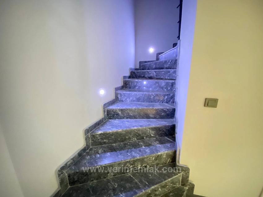 3+1-Zimmer-Villa Mit Fußbodenheizung In Ürkmez, In Meeresnähe, Zu Verkaufen