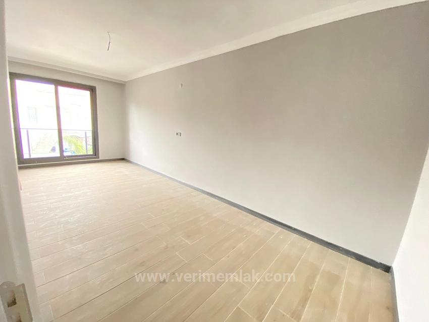 3+1-Zimmer-Villa Mit Fußbodenheizung In Ürkmez, In Meeresnähe, Zu Verkaufen