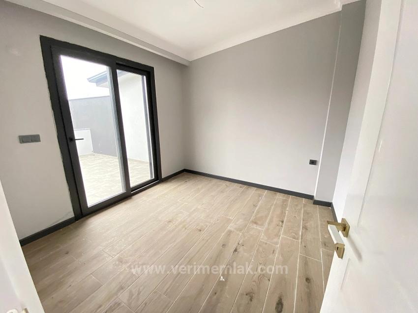 3+1-Zimmer-Villa Mit Fußbodenheizung In Ürkmez, In Meeresnähe, Zu Verkaufen