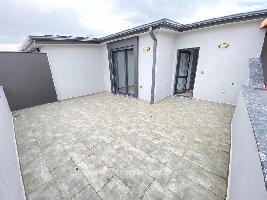 3+1-Zimmer-Villa Mit Fußbodenheizung In Ürkmez, In Meeresnähe, Zu Verkaufen