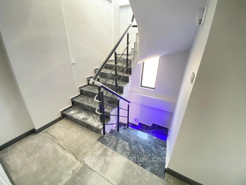 „2+1 Villa Zum Verkauf In Seferihisar, Stadtteil Cumhuriyet, 500 M Vom Meer Entfernt, Mit Großem Garten“