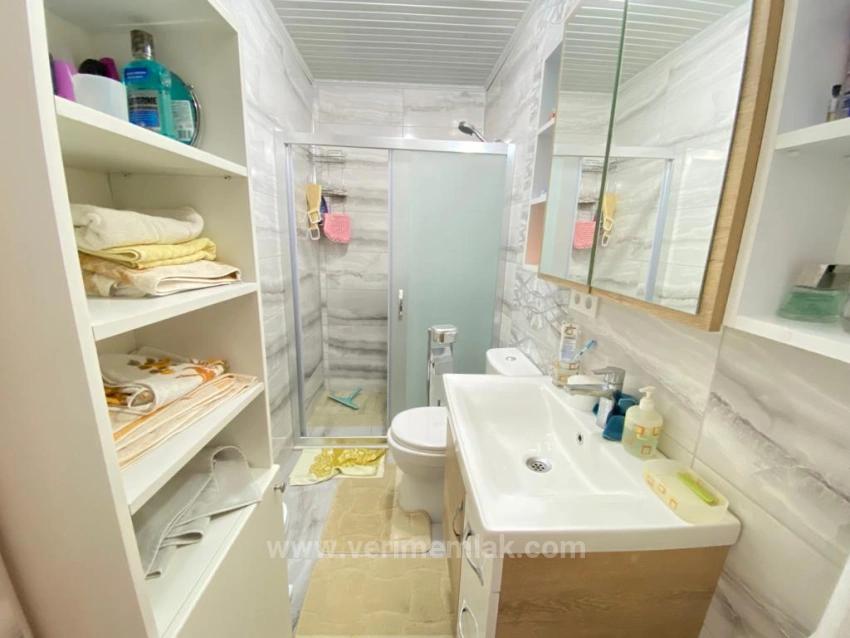 4+1 Villa Zum Verkauf In Ürkmez, 250 M² Mit Separatem Wohnzimmer Und Küche Am Meer