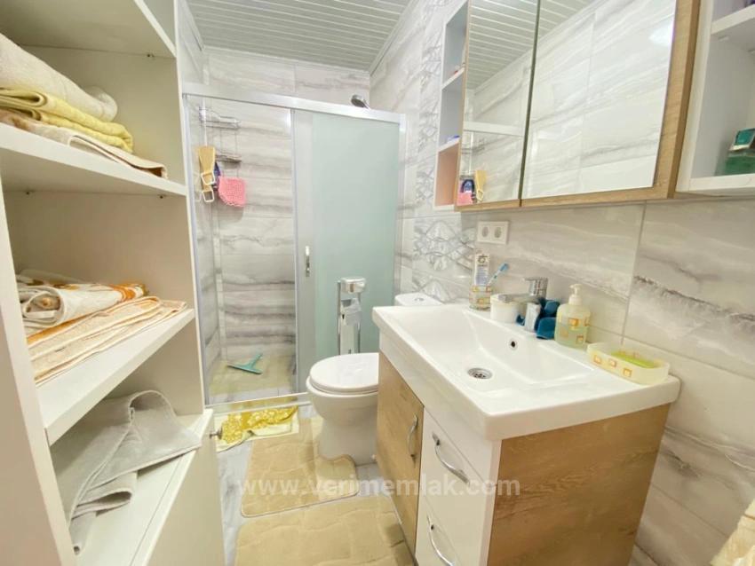 4+1 Villa Zum Verkauf In Ürkmez, 250 M² Mit Separatem Wohnzimmer Und Küche Am Meer