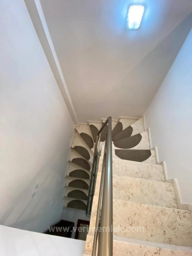 4+1 Villa Zum Verkauf In Ürkmez, 250 M² Mit Separatem Wohnzimmer Und Küche Am Meer