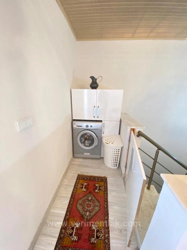 4+1 Villa Zum Verkauf In Ürkmez, 250 M² Mit Separatem Wohnzimmer Und Küche Am Meer