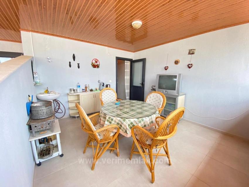 4+1 Villa Zum Verkauf In Ürkmez, 250 M² Mit Separatem Wohnzimmer Und Küche Am Meer