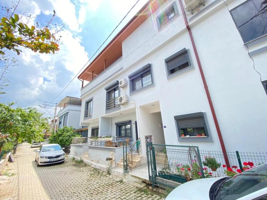 4+1 Villa Zum Verkauf In Ürkmez, 250 M² Mit Separatem Wohnzimmer Und Küche Am Meer