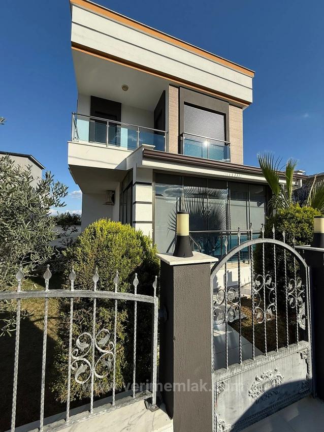 Preissenkung In Doğanbey, Freistehende Villa Mit Geschlossener Garage Zu Verkaufen