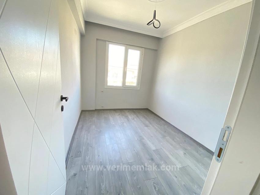 2+1-Zimmer-Wohnung In Ürkmez Zu Vermieten, 300 M², In Meeresnähe, Im Einkaufszentrum