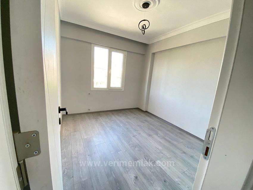 2+1-Zimmer-Wohnung In Ürkmez Zu Vermieten, 300 M², In Meeresnähe, Im Einkaufszentrum