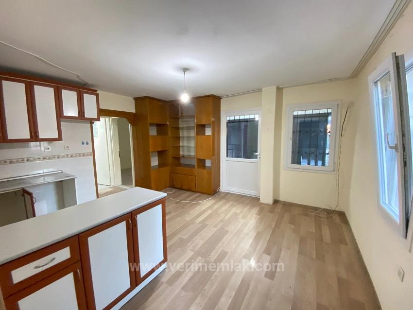 3+1-Zimmer-Wohnung Mit Geschlossenem Balkon In Ürkmez Am Meer Zu Vermieten