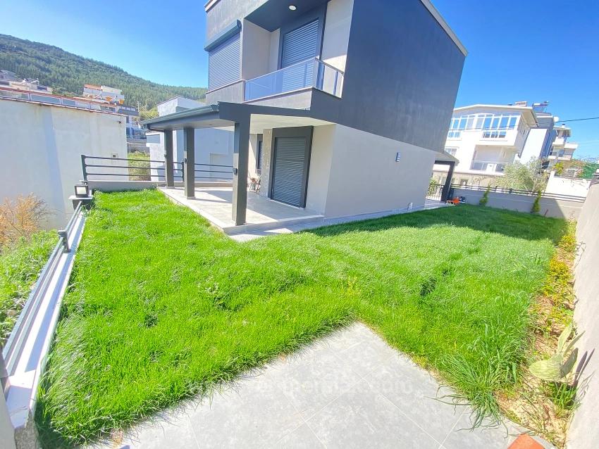 Freistehende Villa Mit 4 Schlafzimmern Und 2 Bädern In Doğanbey Mit Meerblick Auf Einem 280 M² Großen Grundstück!