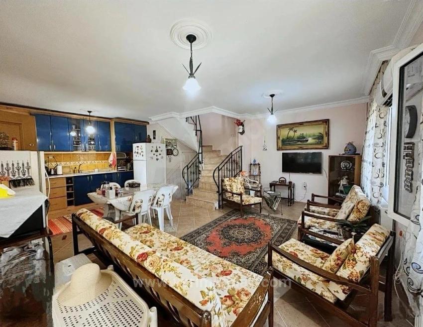 5+1-Zimmer-Villa Mit Garten, 400 M Vom Meer Entfernt Im Zentrum Von Ürkmez Zu Verkaufen.