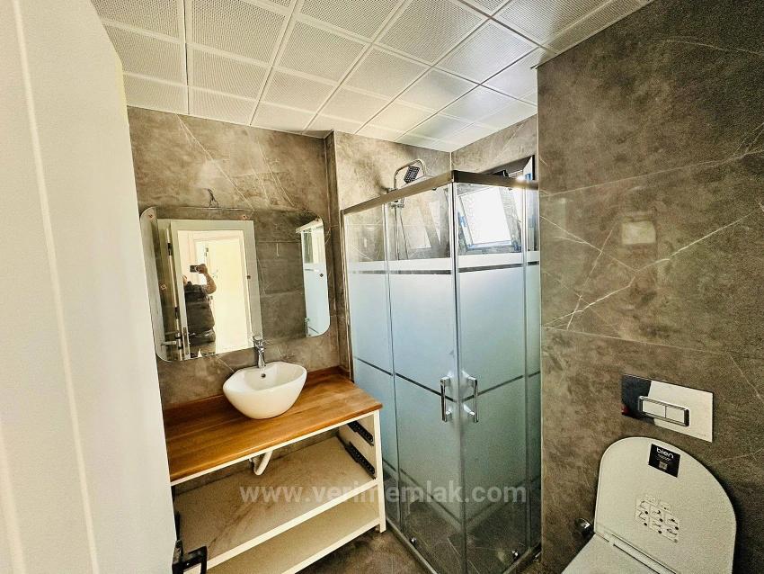 Modernes Freistehendes Haus Mit 2 Schlafzimmern Und Einem Zusätzlichen Zimmer In Seferihisar, Mersin, 350 M Vom Meer Entfernt.