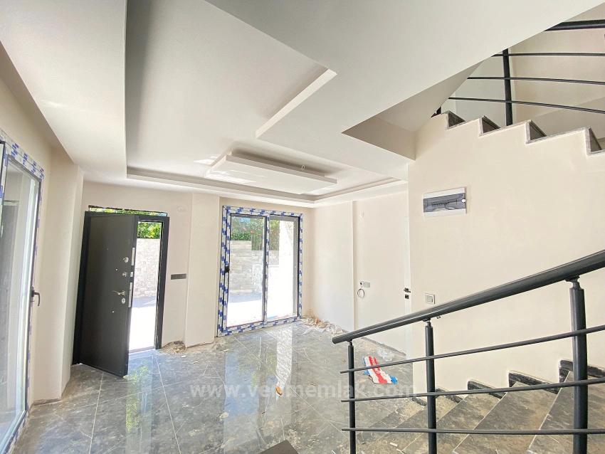 2+1 Villa Mit Großem Garten Zum Verkauf In Seferihisar Ürkmez