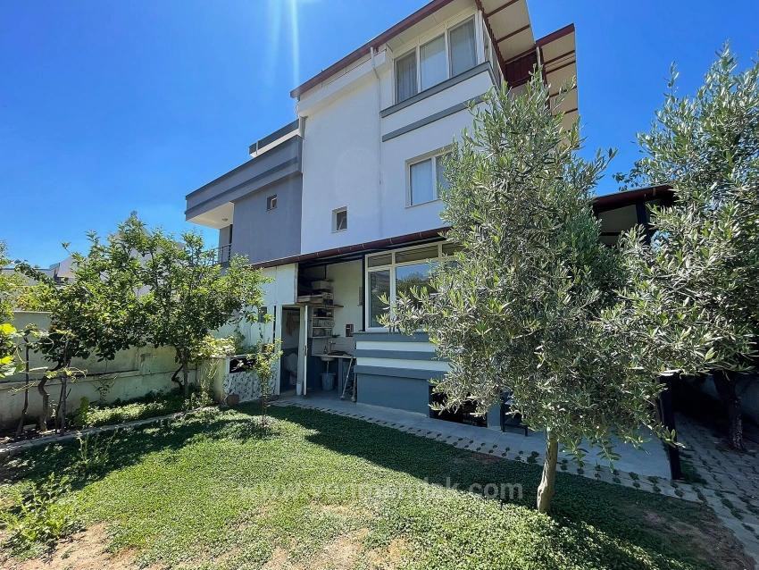 Eine Freistehende 4+1-Zimmer-Villa Innerhalb Von 205 Metern In Doğanbey