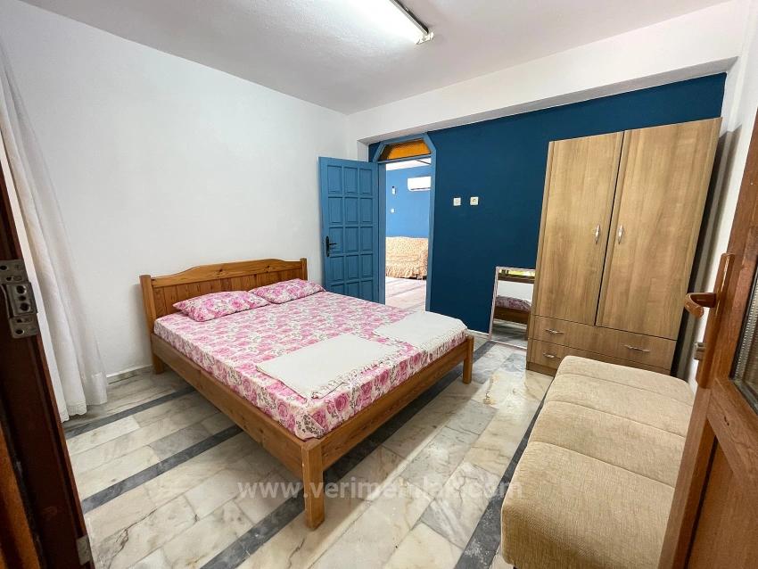 Preiswerte 2+1-Zimmer-Wohnung In Seferihisar Ürkmez Zu Verkaufen, 50 Meter Vom Strand Entfernt