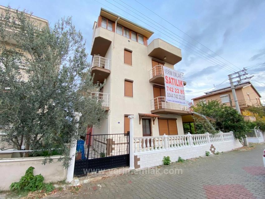 Preiswerte 2+1-Zimmer-Wohnung In Seferihisar Ürkmez Zu Verkaufen, 50 Meter Vom Strand Entfernt