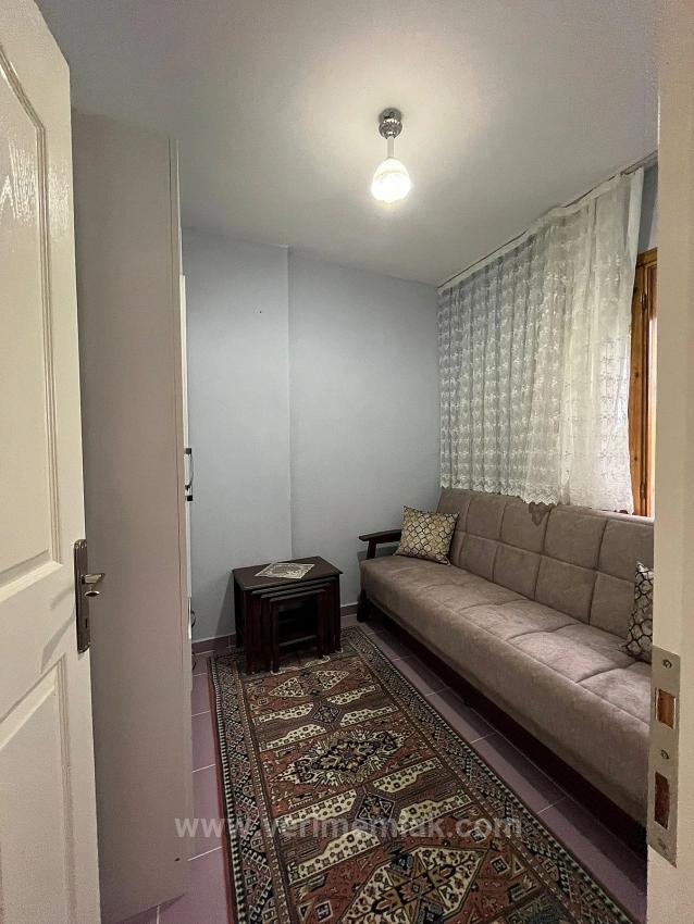 Möblierte 2+1 Wohnung Mit Garten In Seferihisar Payamlı