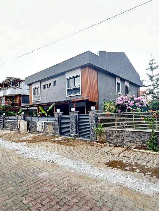 Ultra-Luxusvilla Mit Großem Garten, 30 Meter Vom Meer Entfernt In Özdere